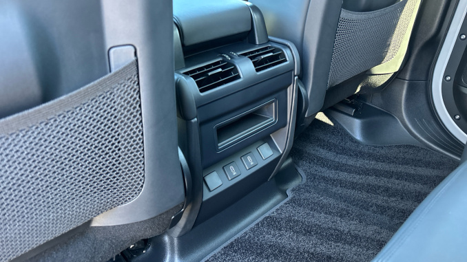 Land Rover Defender 3.0 D250 X-Dynamic HSE 110 5dr Auto Diesel Estate - Image 18